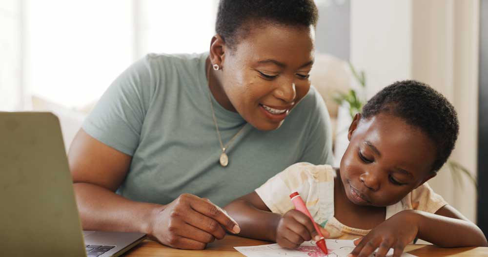 woman and little girl coloring pictures